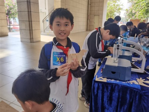 Practical Projects for Beginners Combining Metal Milling Machines, Lathes, and Drilling Machines