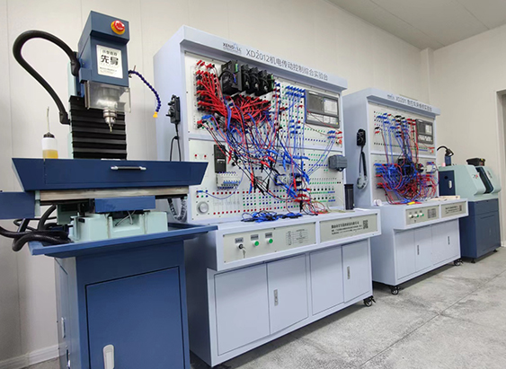 Educating in CNC technology requires the integration of theory and practice