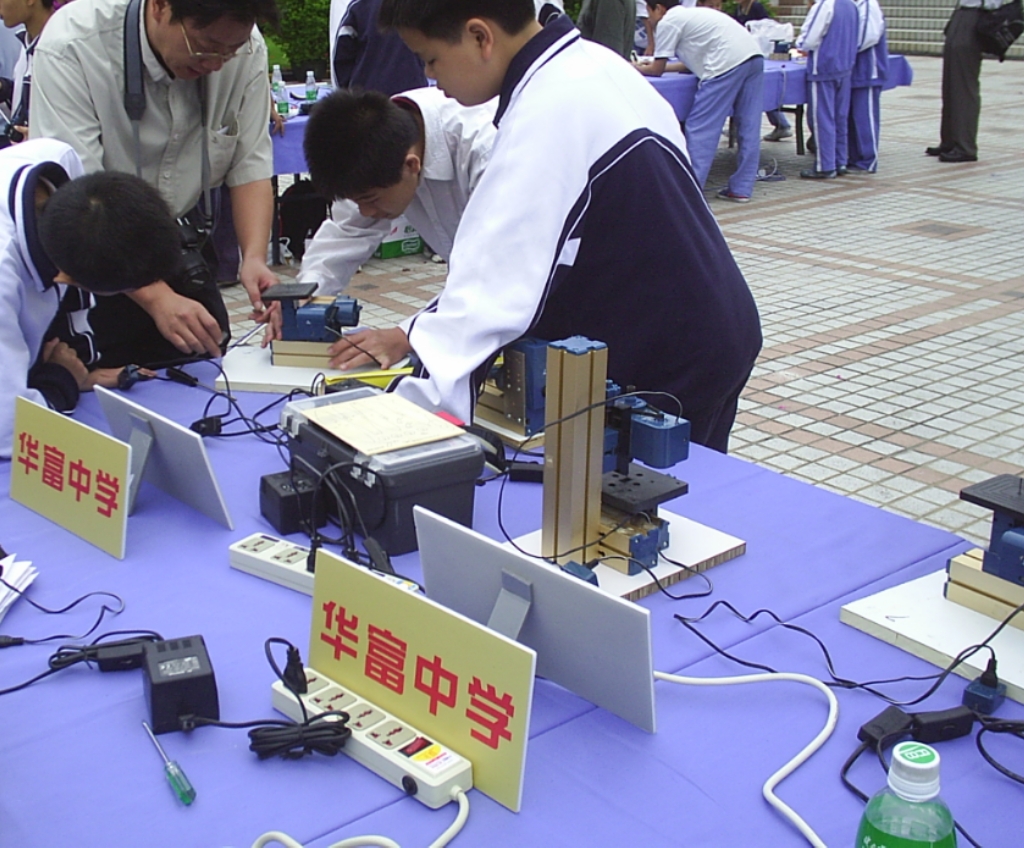 What is the Use of Feed Rod in a Lathe? 