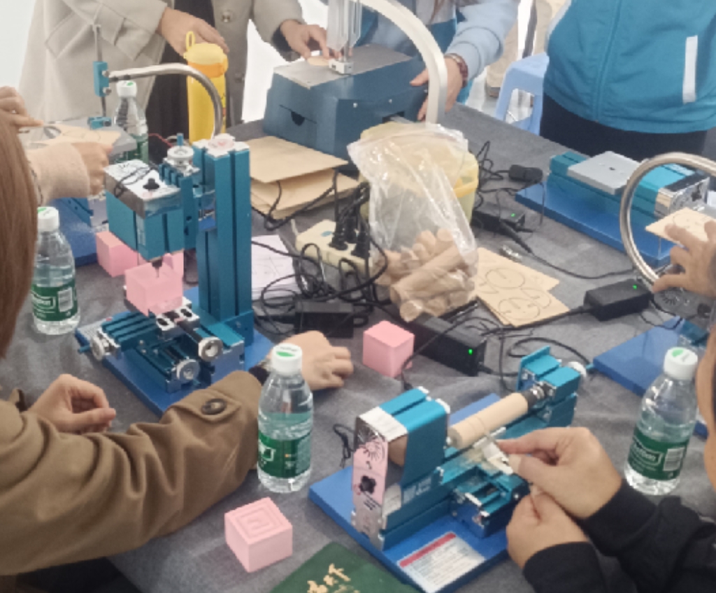 Why Are Hollow Spindles Used in Lathes? A Deep Dive into a Core Design Feature