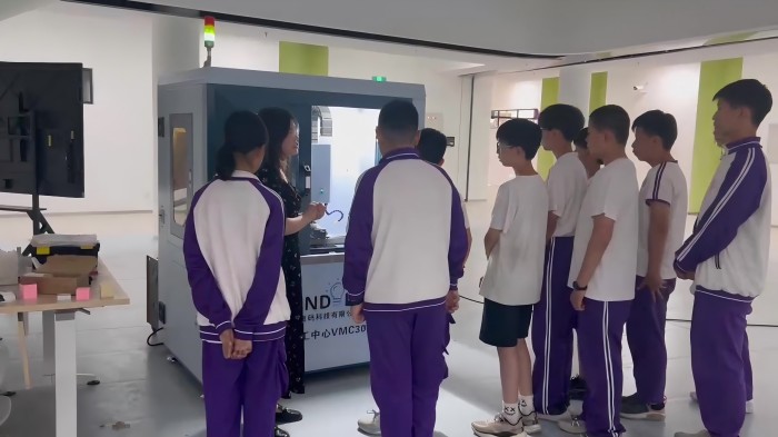 Application of the 3-Axis CNC Machine Center at Tsinghua University Affiliated Zhongxue Guanghua School